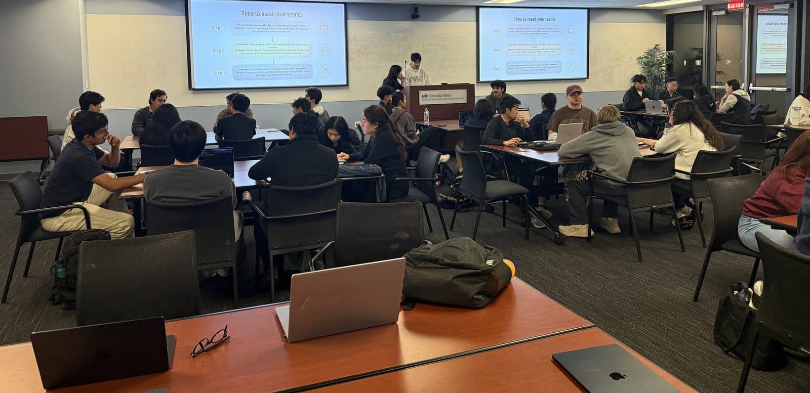 Students meeting their teams at the mentorship program kickoff